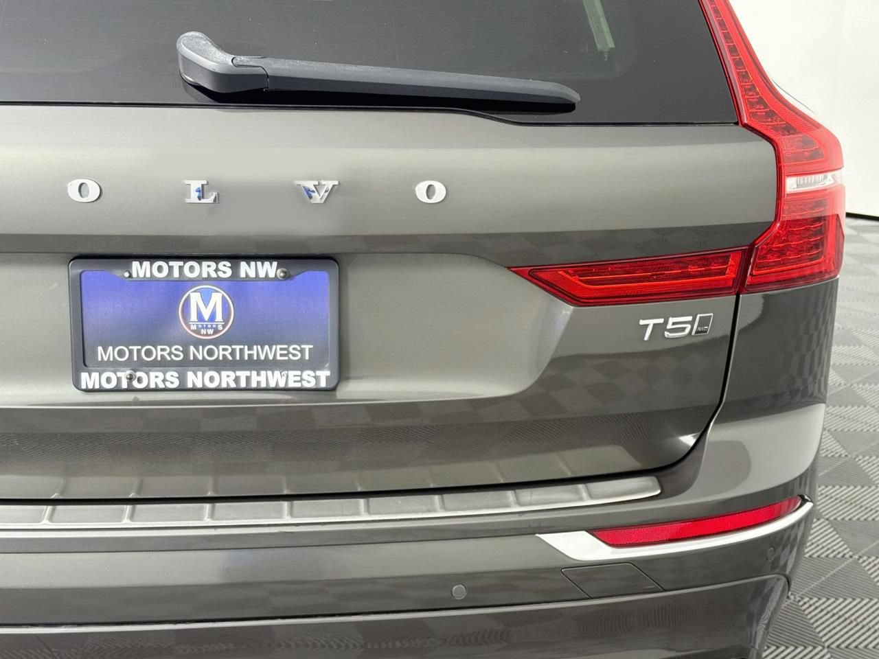 Used 2018 Volvo XC60 T5 Momentum w/ Convenience Package AWD/4WD image 24