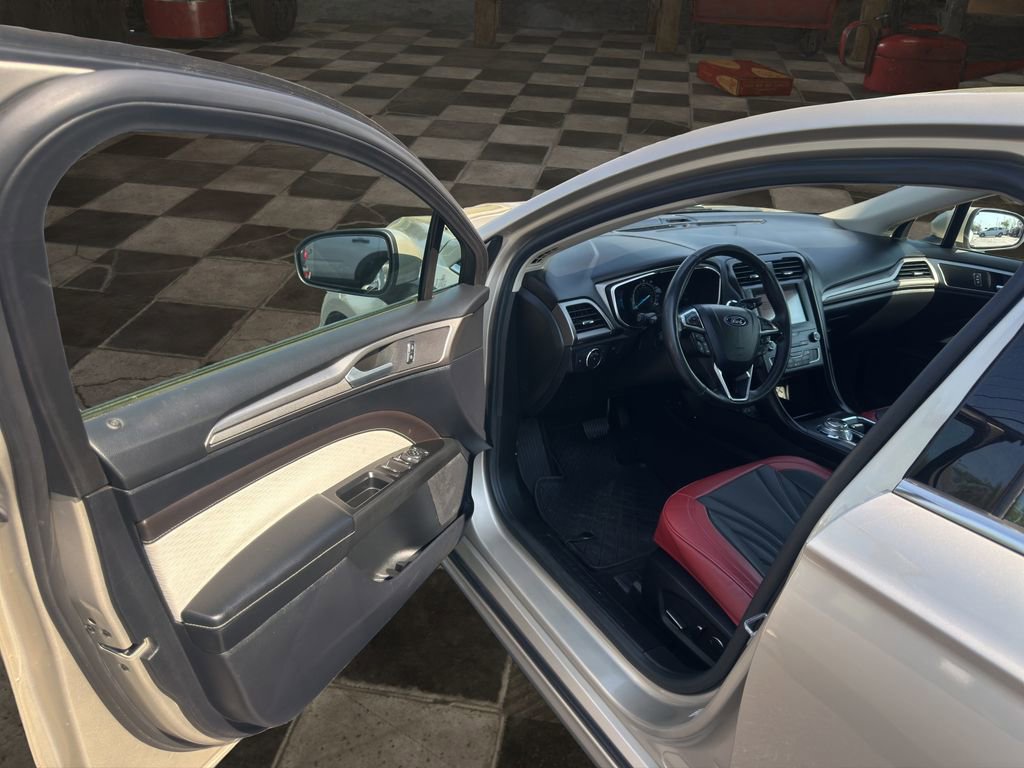 Used 2019 Ford Fusion SE w/ Equipment Group 151A image 13