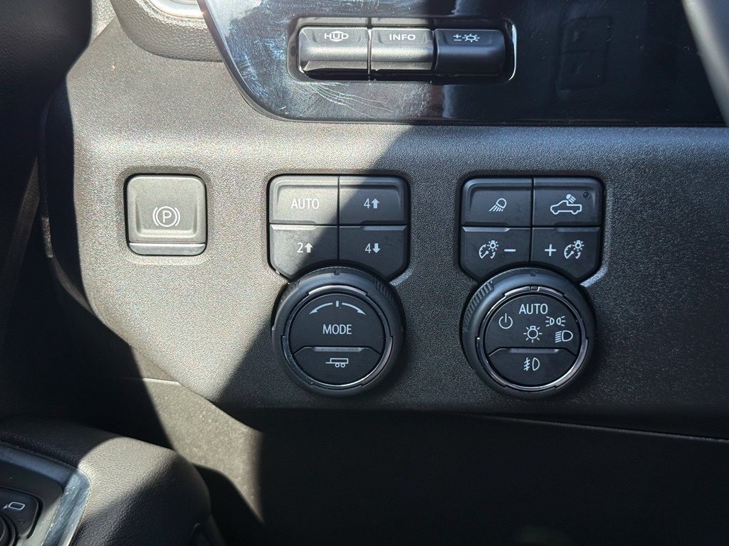 Used 2023 Chevrolet Silverado 1500 High Country w/ Technology Package AWD/4WD image 30