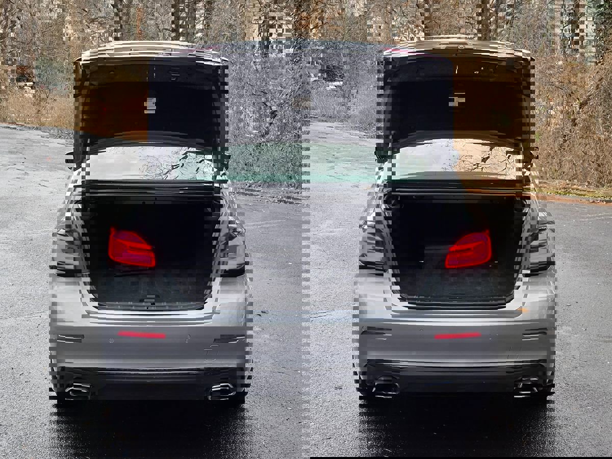 Used 2023 BMW 530e xDrive w/ Premium Package image 55