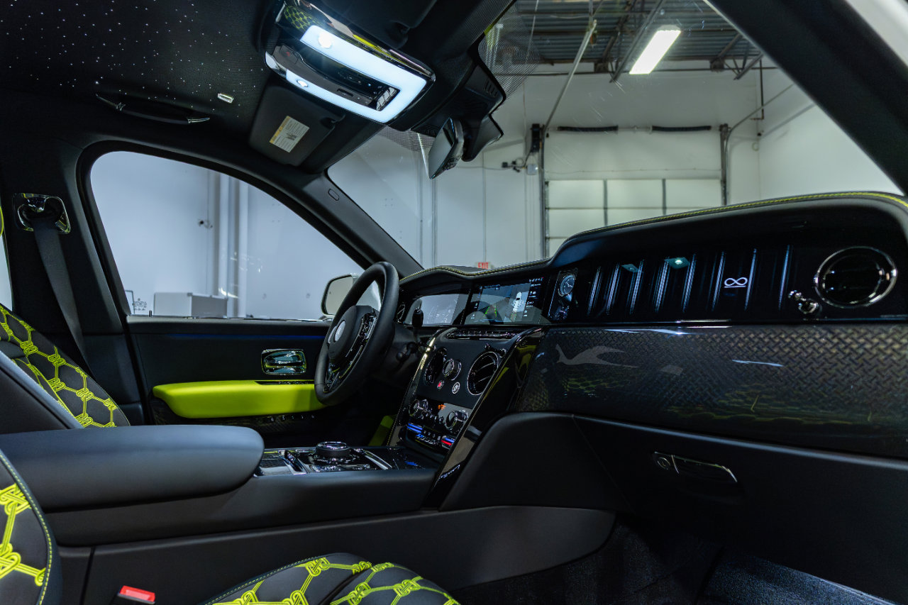 Used 2025 Rolls-Royce Cullinan Black Badge image 29