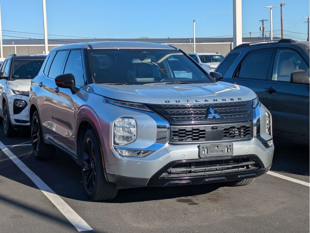 Used 2022 Mitsubishi Outlander SEL Black Edition image 2