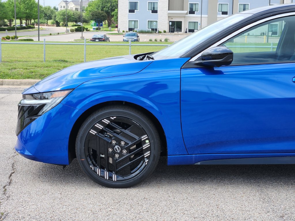 New 2026 Nissan Sentra SR w/ SR Premium Package FWD image 6