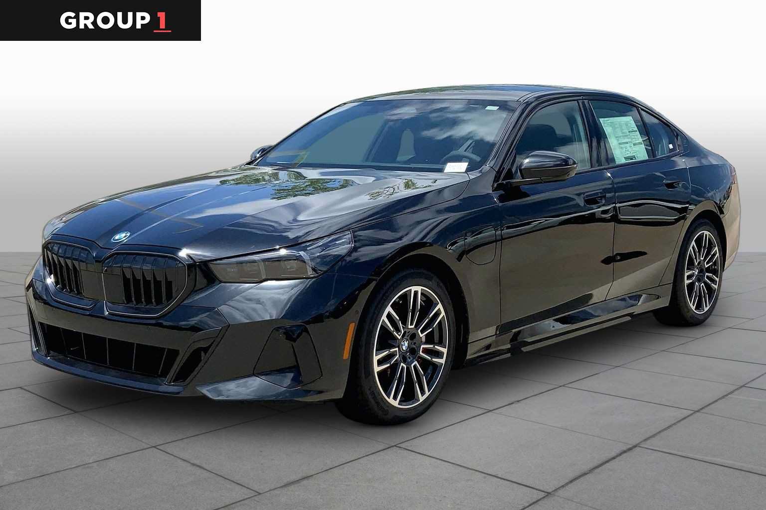 New 2026 BMW 550e xDrive w/ Premium Package AWD/4WD image 1