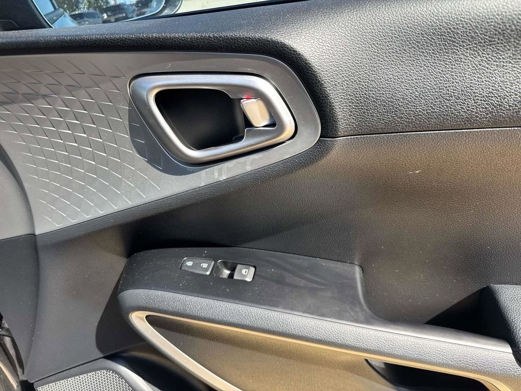 Used 2021 Kia Soul LX image 15