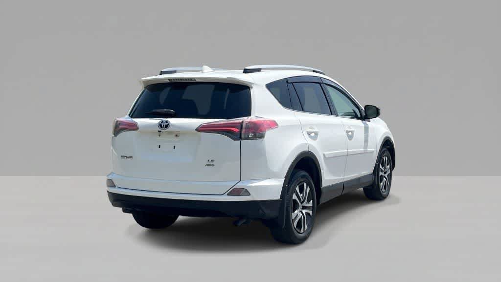 Used 2017 Toyota RAV4 LE AWD/4WD image 8