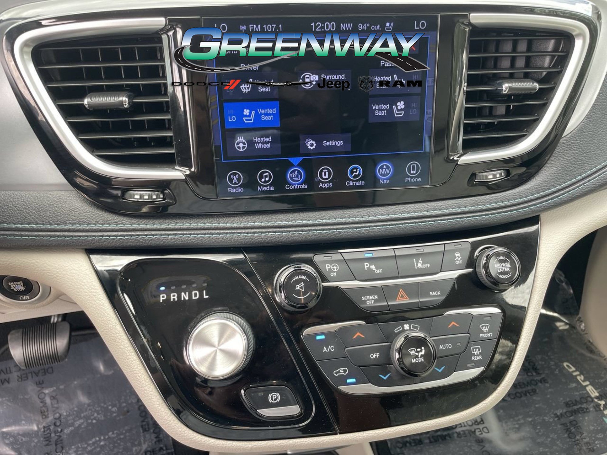 Used 2017 Chrysler Pacifica Platinum FWD image 27