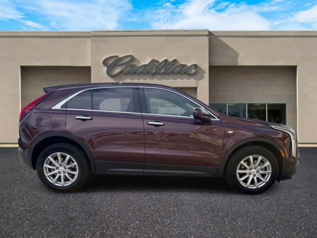 Certified 2023 Cadillac XT4 Luxury w/ Cold Weather Package FWD image 2