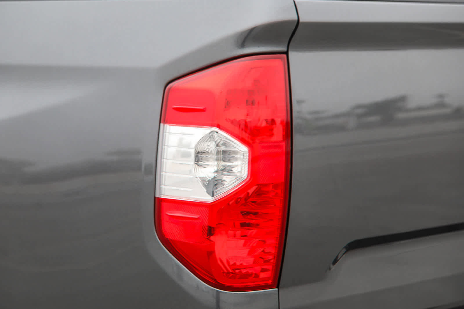 Used 2015 Toyota Tundra Platinum image 9