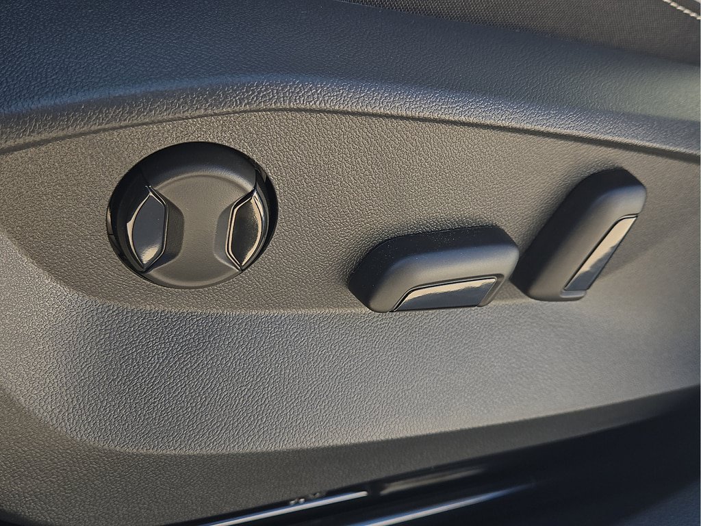 New 2026 Volkswagen Taos SE FWD image 18
