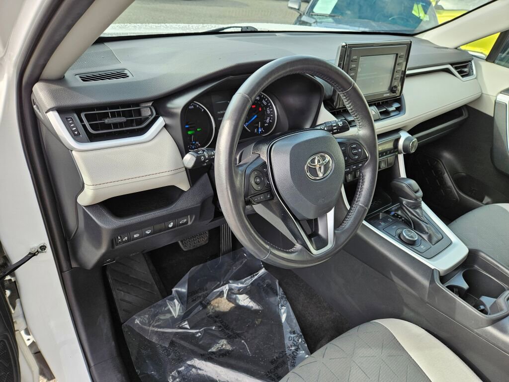 Used 2020 Toyota RAV4 XLE image 25
