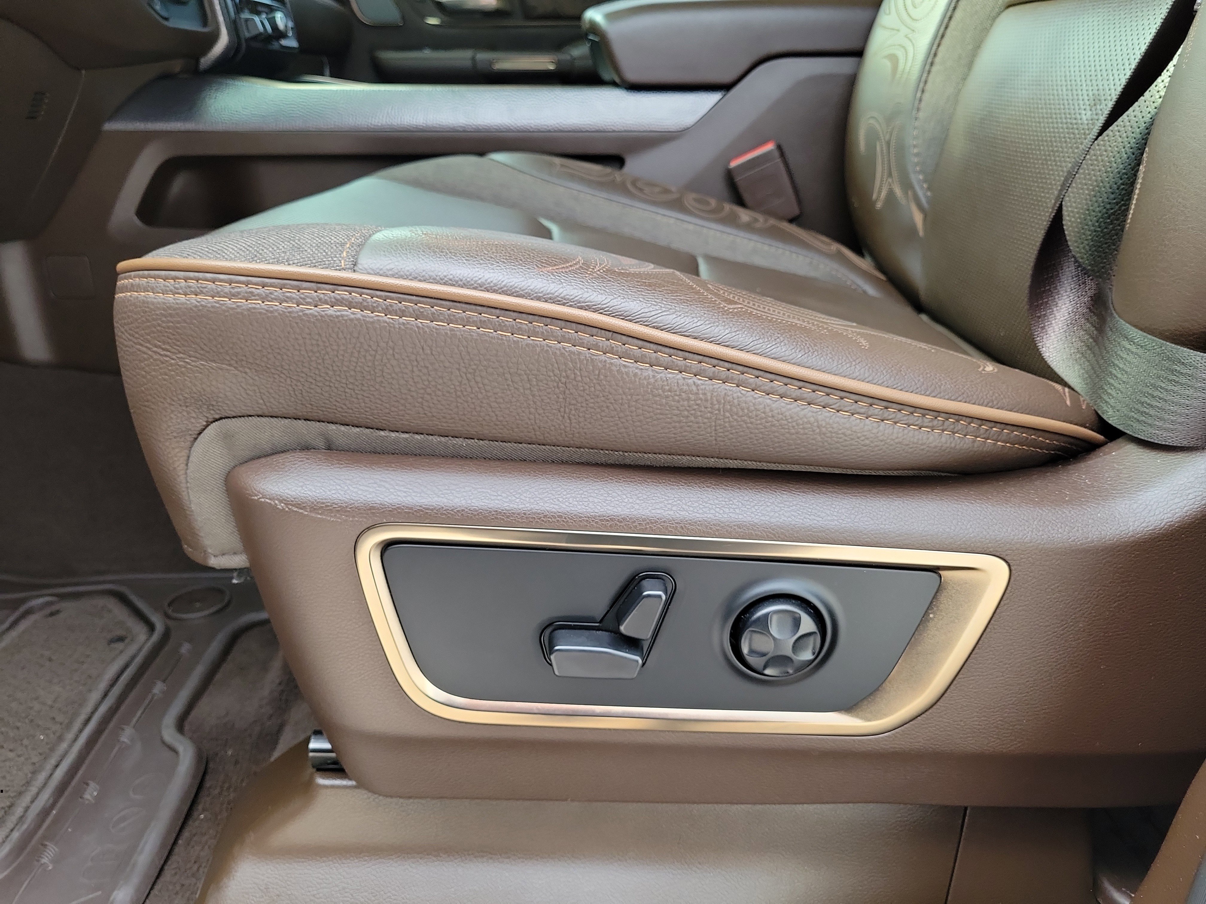 Used 2025 RAM 1500 Limited w/ Trailer Tow Group image 23