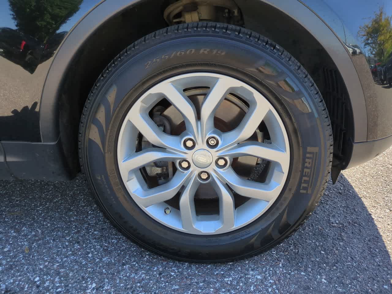 Used 2017 Land Rover Discovery SE AWD/4WD image 11
