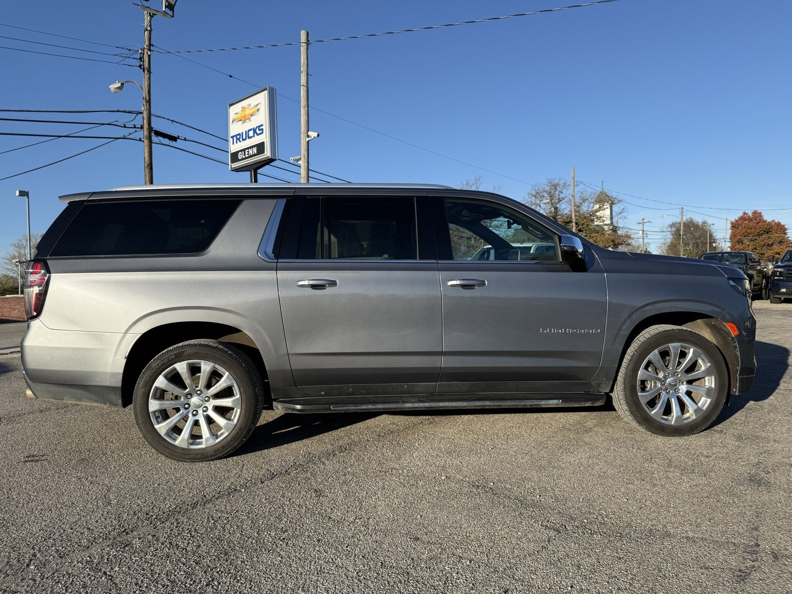 Used 2021 Chevrolet Suburban Premier image 7