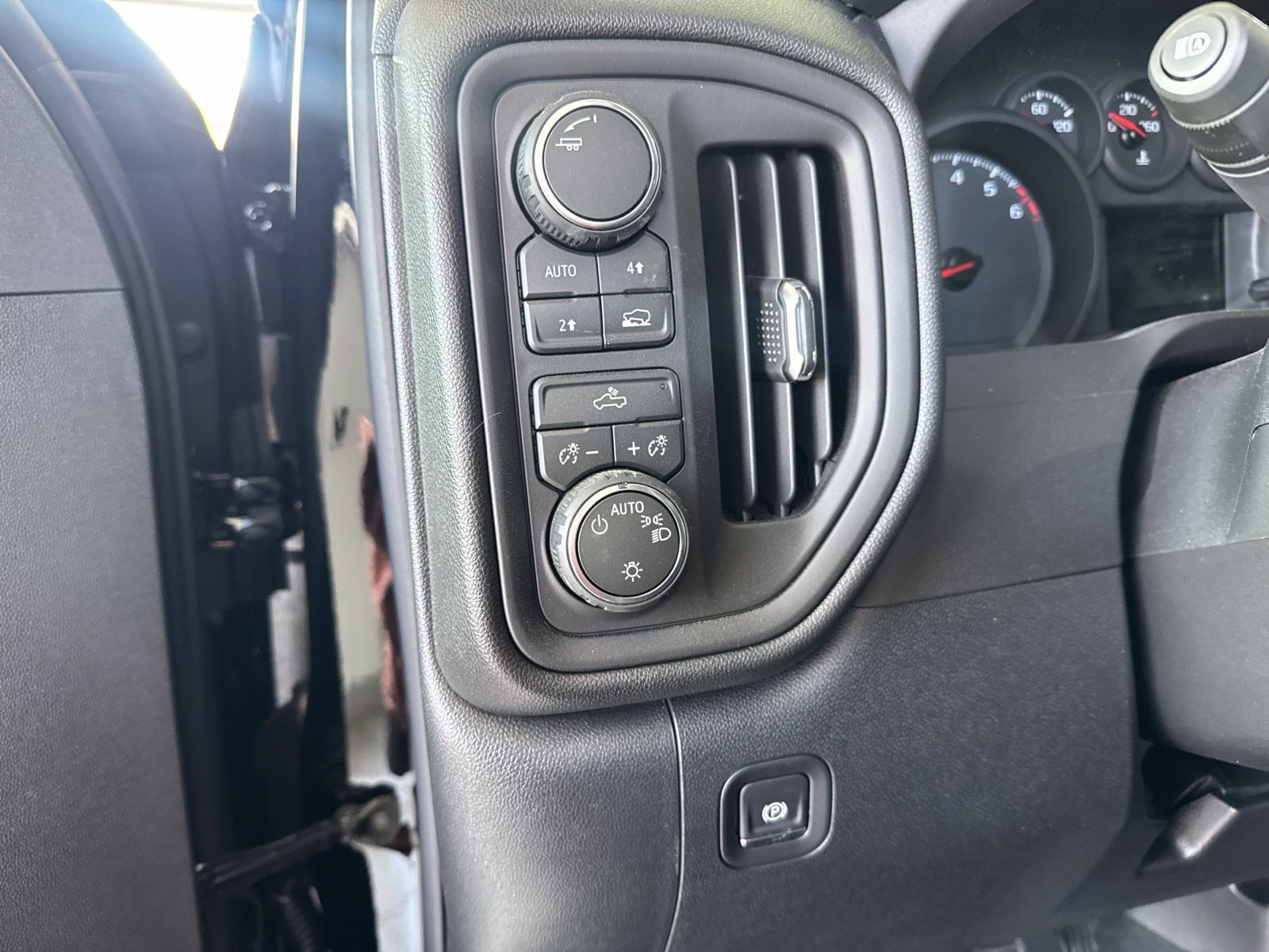 New 2026 Chevrolet Silverado 1500 Custom AWD/4WD image 18