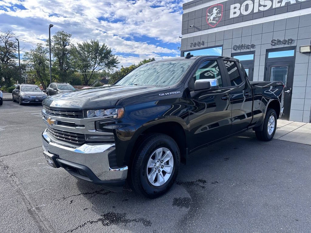 Used 2020 Chevrolet Silverado 1500 LT w/ Trailering Package AWD/4WD image 3