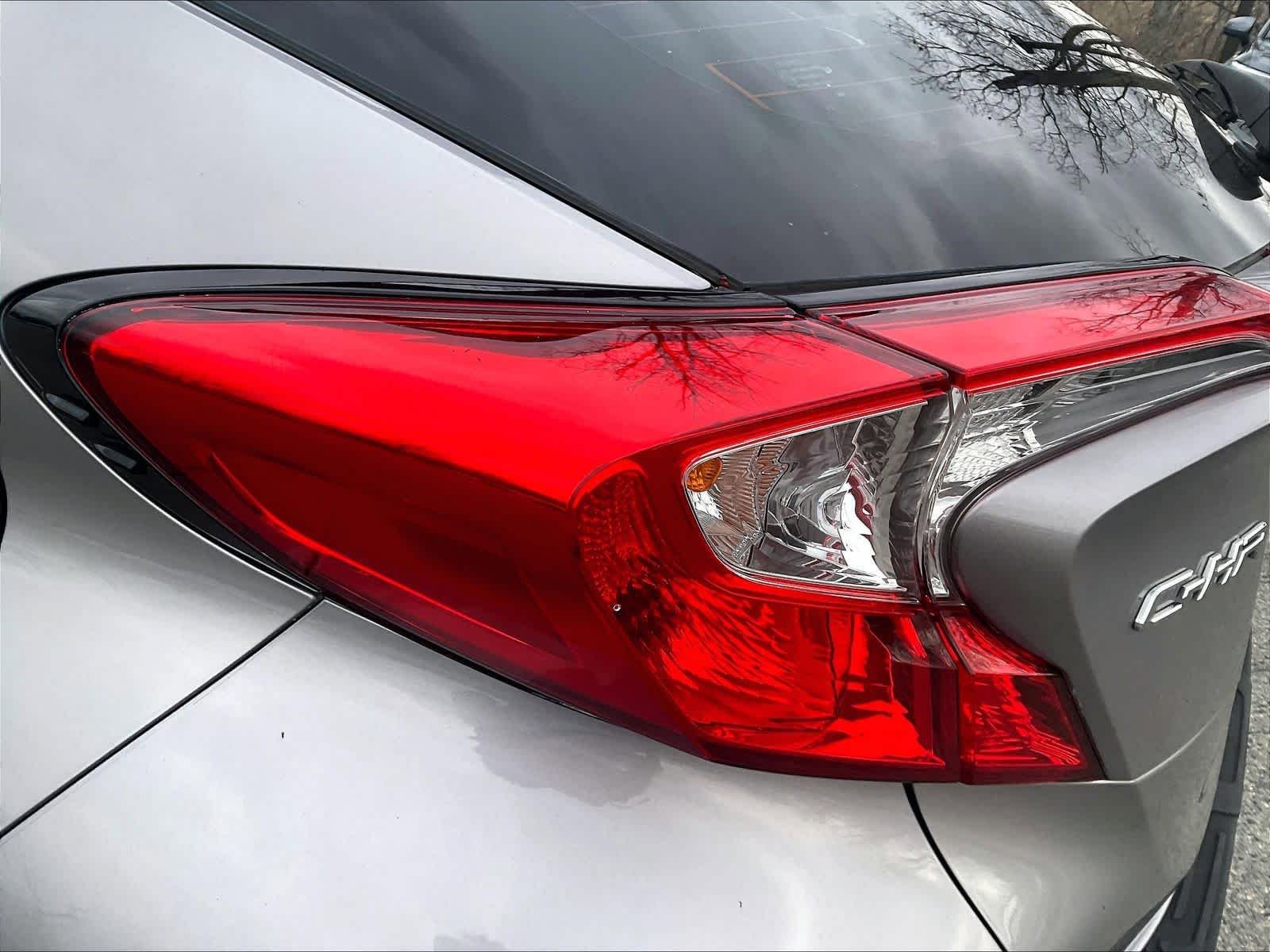 Used 2020 Toyota C-HR XLE FWD image 31