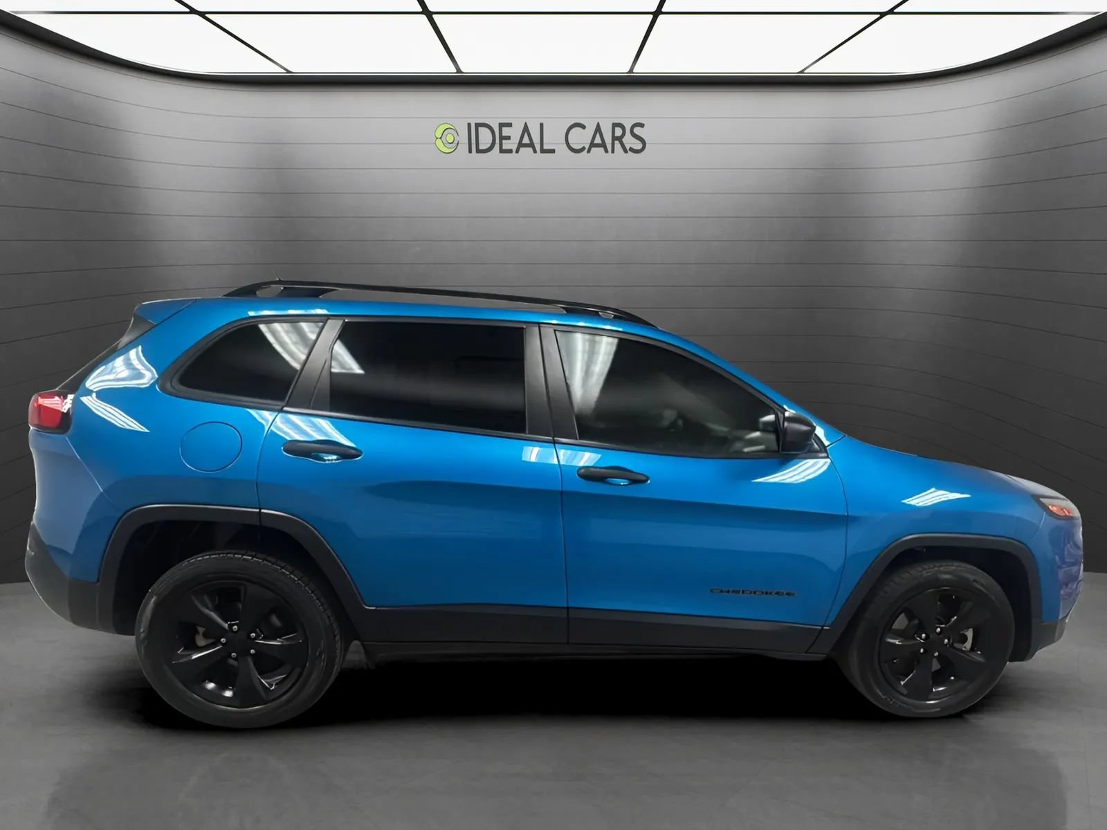 Used 2017 Jeep Cherokee Sport FWD image 4