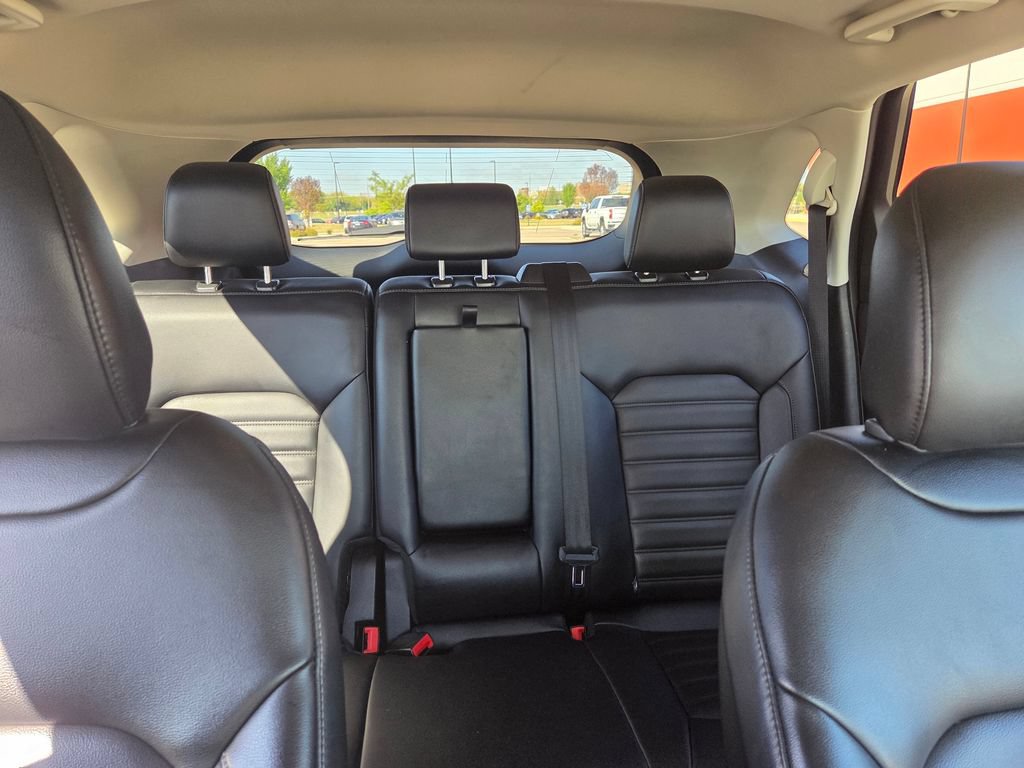Used 2019 Ford Edge SEL w/ Cold Weather Package AWD/4WD image 35