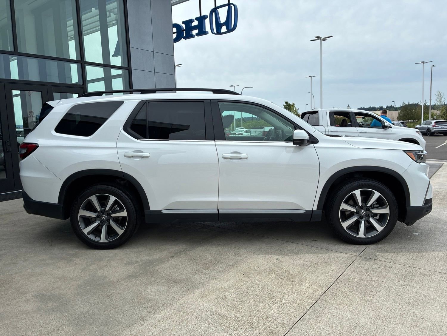 Used 2025 Honda Pilot Elite image 4