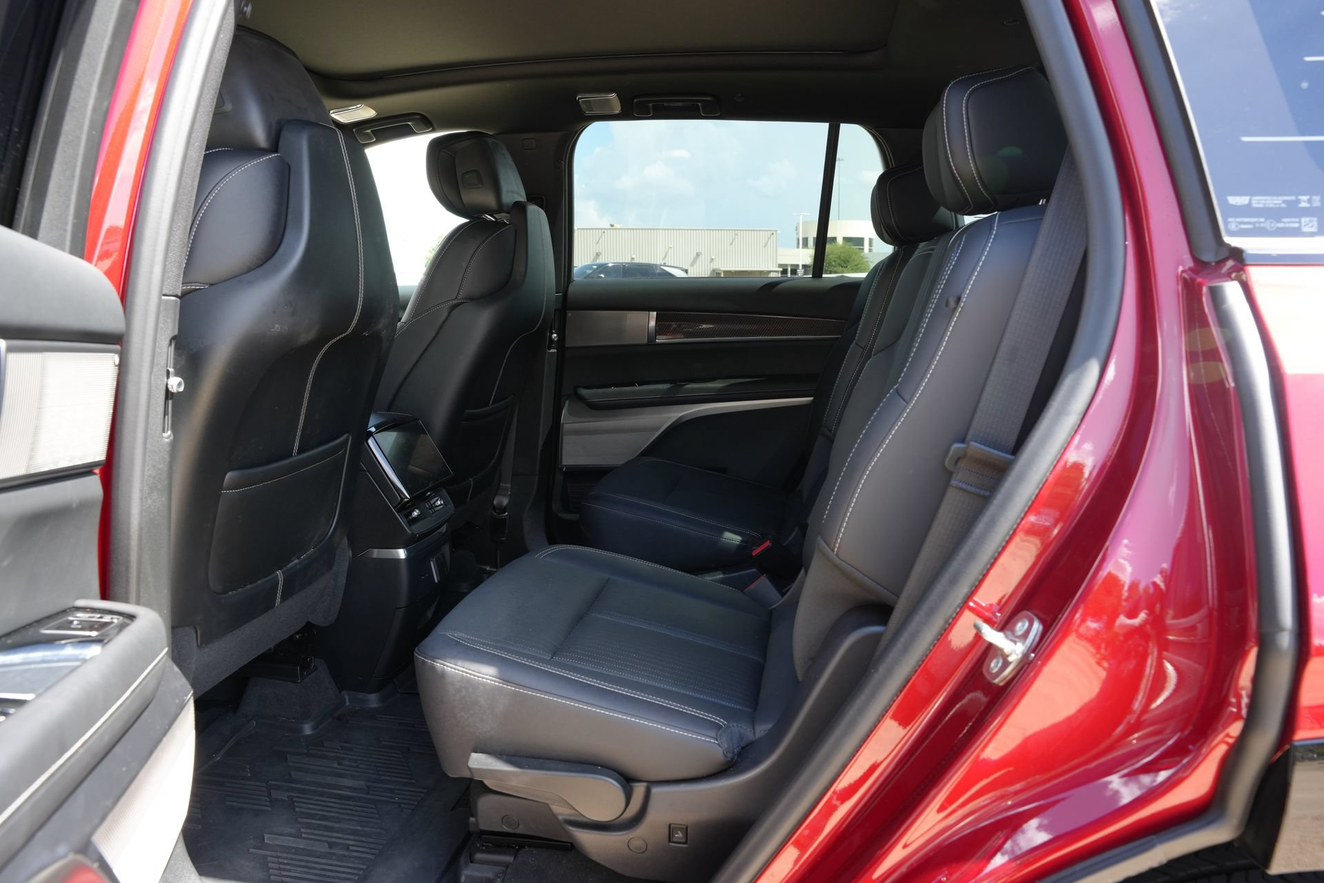 Certified 2026 Cadillac Vistiq Sport w/ LPO, Floor Liner Package AWD/4WD image 21