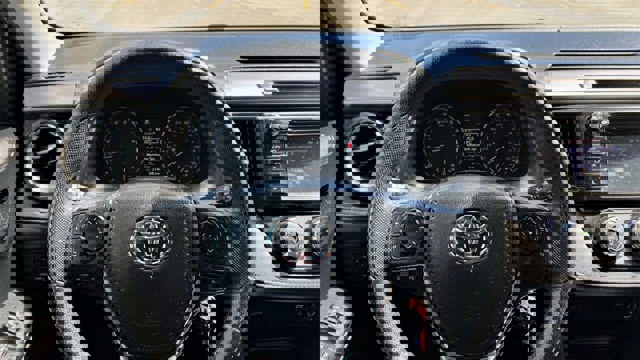 Used 2017 Toyota RAV4 LE image 10