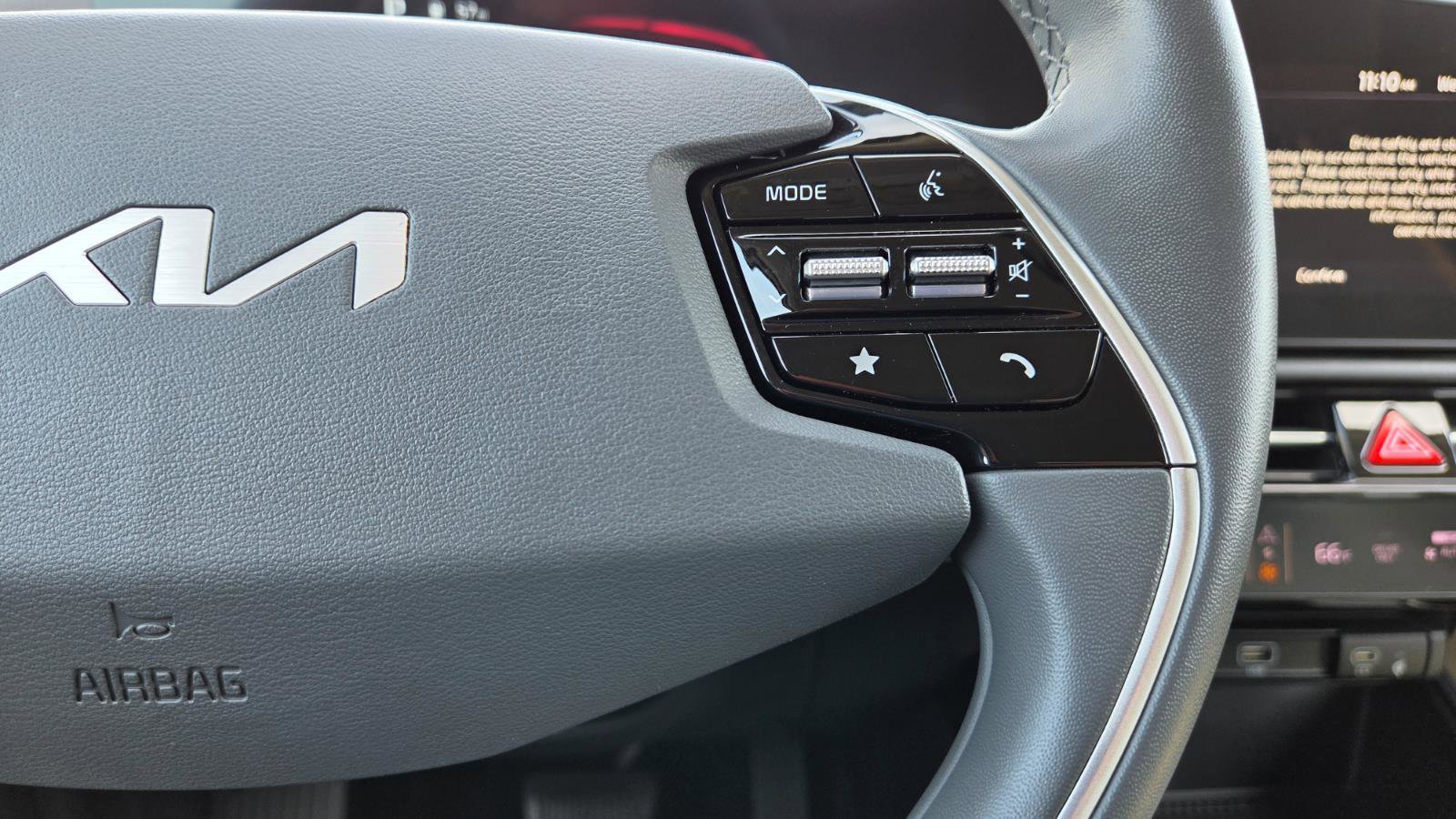 Used 2023 Kia Niro EX image 30