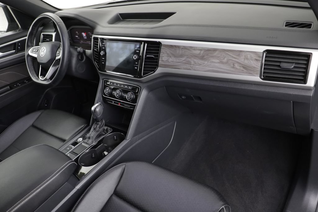 Used 2023 Volkswagen Atlas Cross Sport SE w/ Black Wheel Package FWD image 19