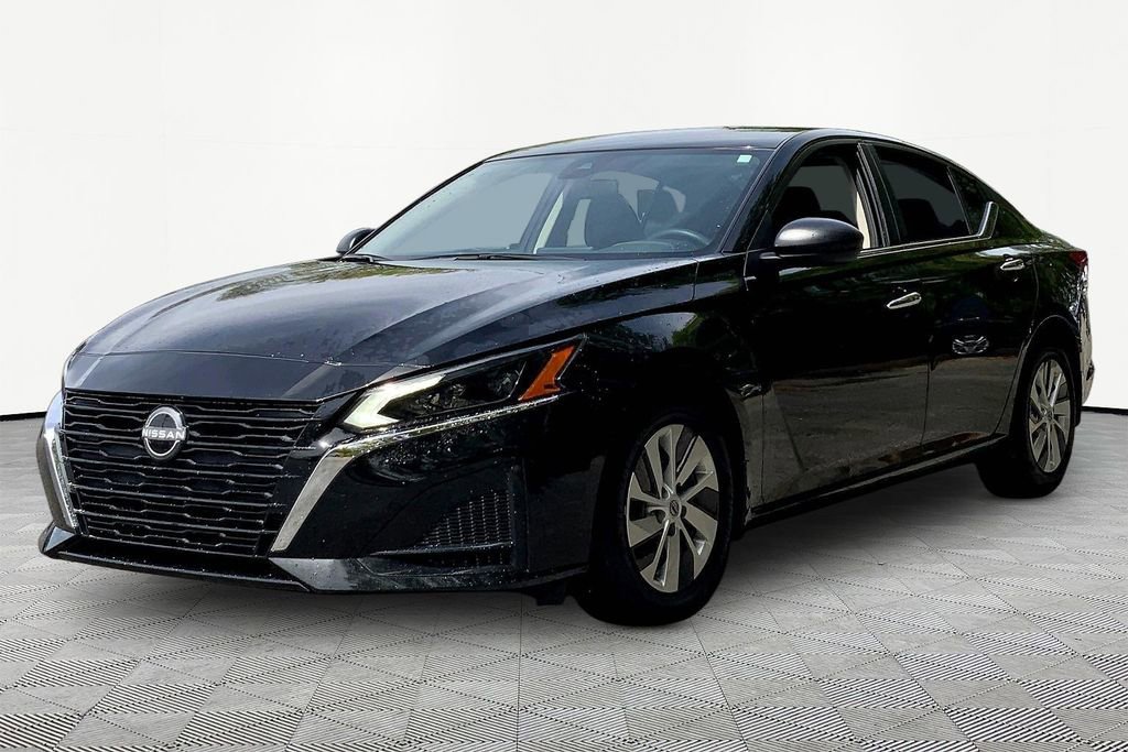 Used 2025 Nissan Altima 2.5 S image 3