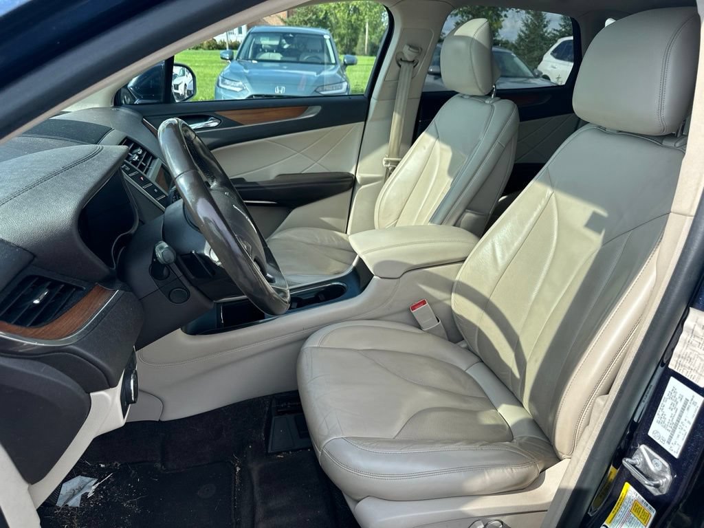 Used 2017 Lincoln MKC Select w/ Select Plus Package AWD/4WD image 16