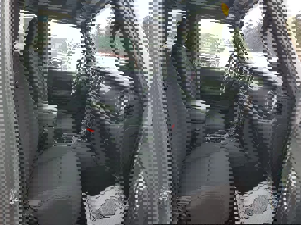 Used 2020 Jeep Wrangler Unlimited Sahara image 24