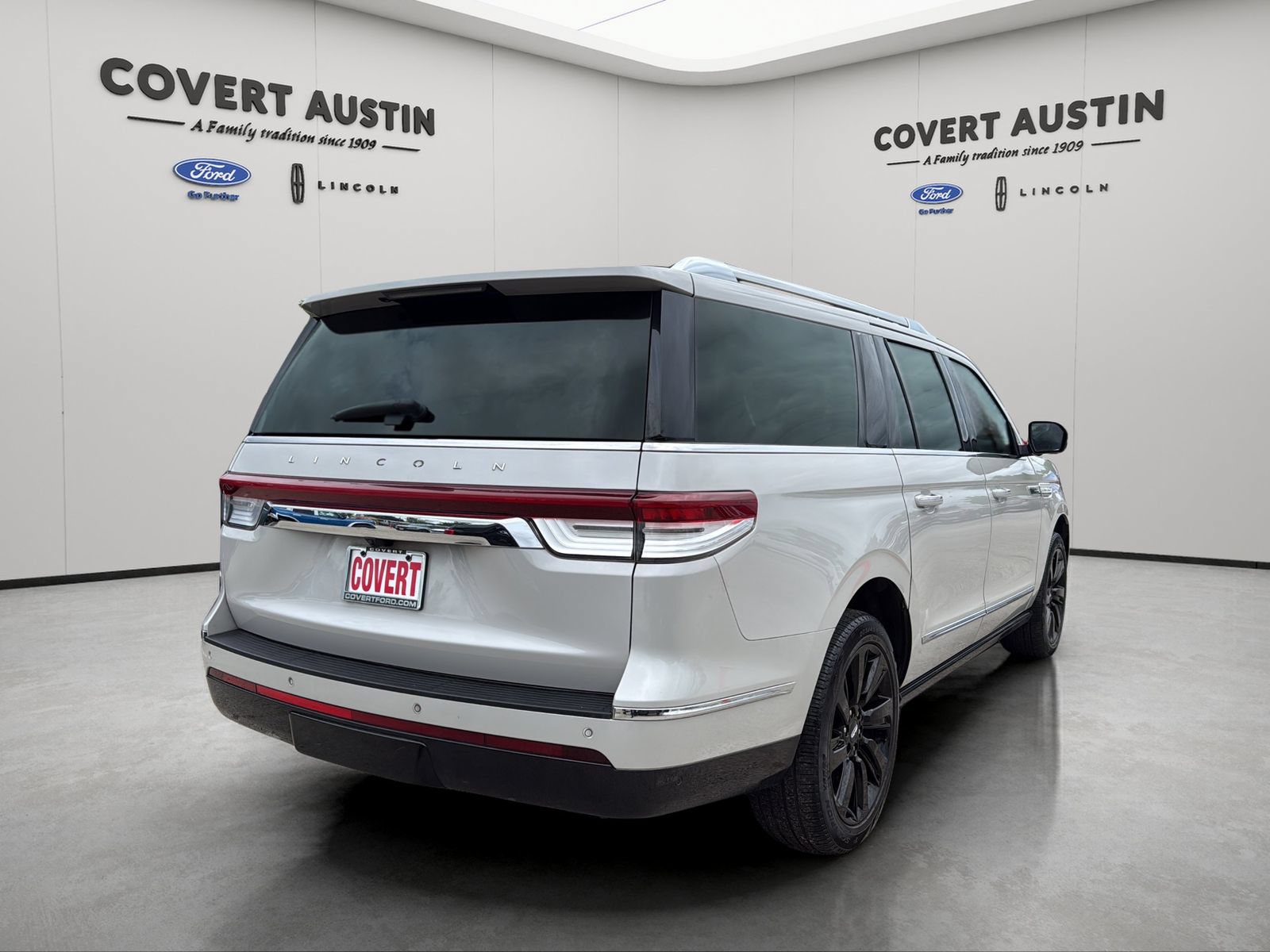 Used 2023 Lincoln Navigator L Reserve AWD/4WD image 5