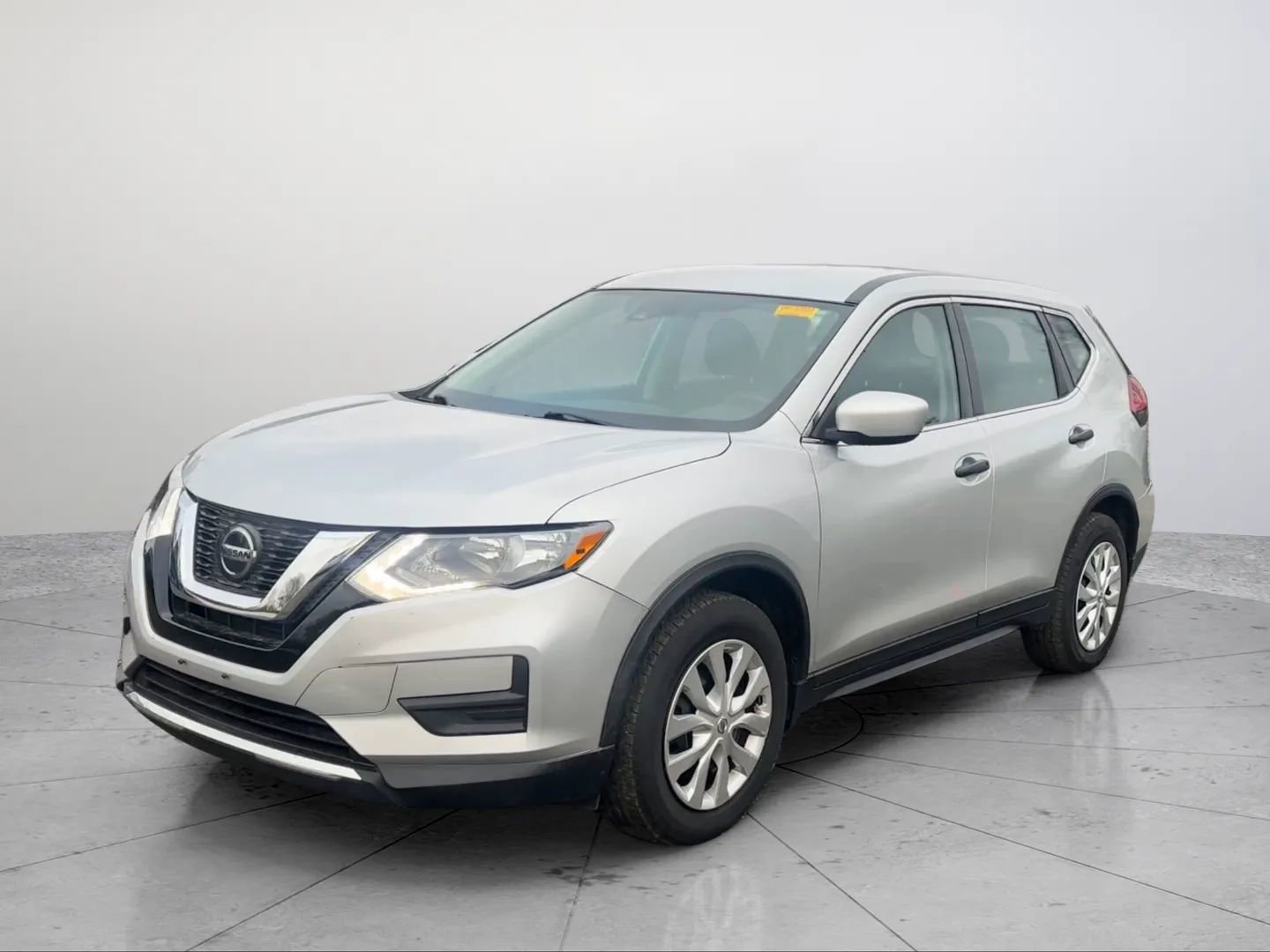Used 2020 Nissan Rogue S FWD image 1