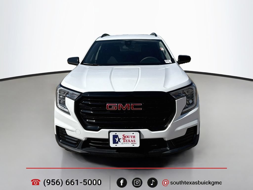 Used 2024 GMC Terrain SLE w/ Driver Convenience Package FWD image 2