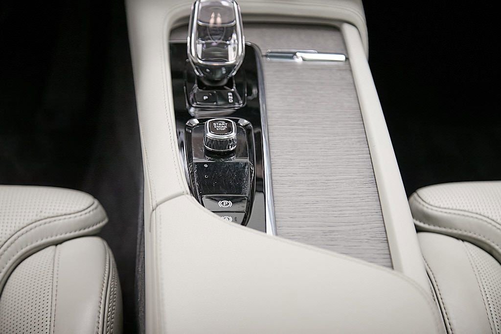 Certified 2023 Volvo XC90 T8 Ultimate image 34