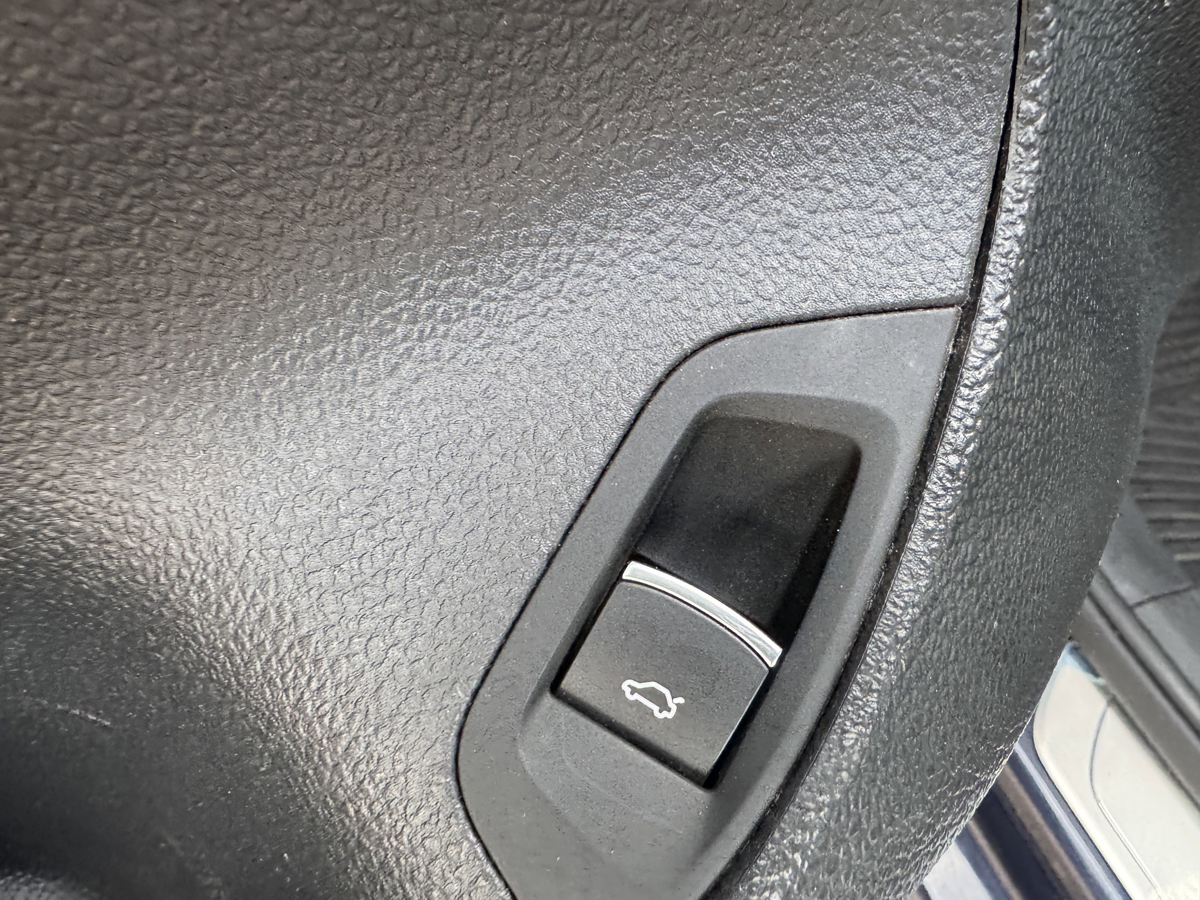 Used 2014 Volkswagen Passat TDI SEL Premium image 12