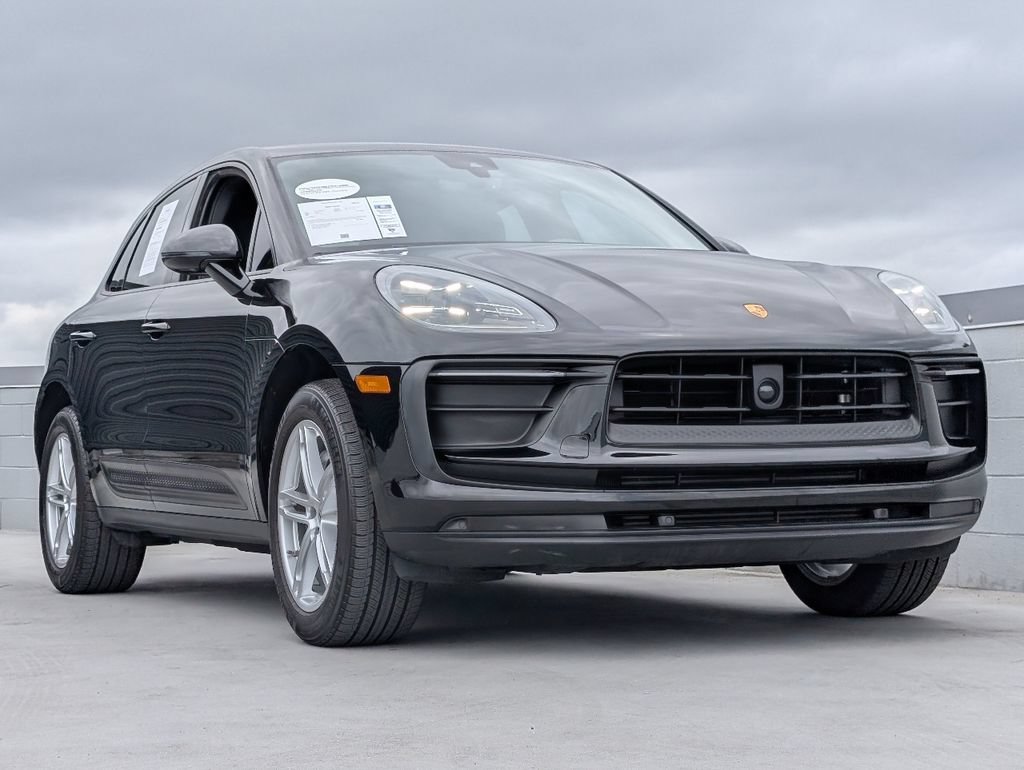 Certified 2025 Porsche Macan AWD/4WD image 25
