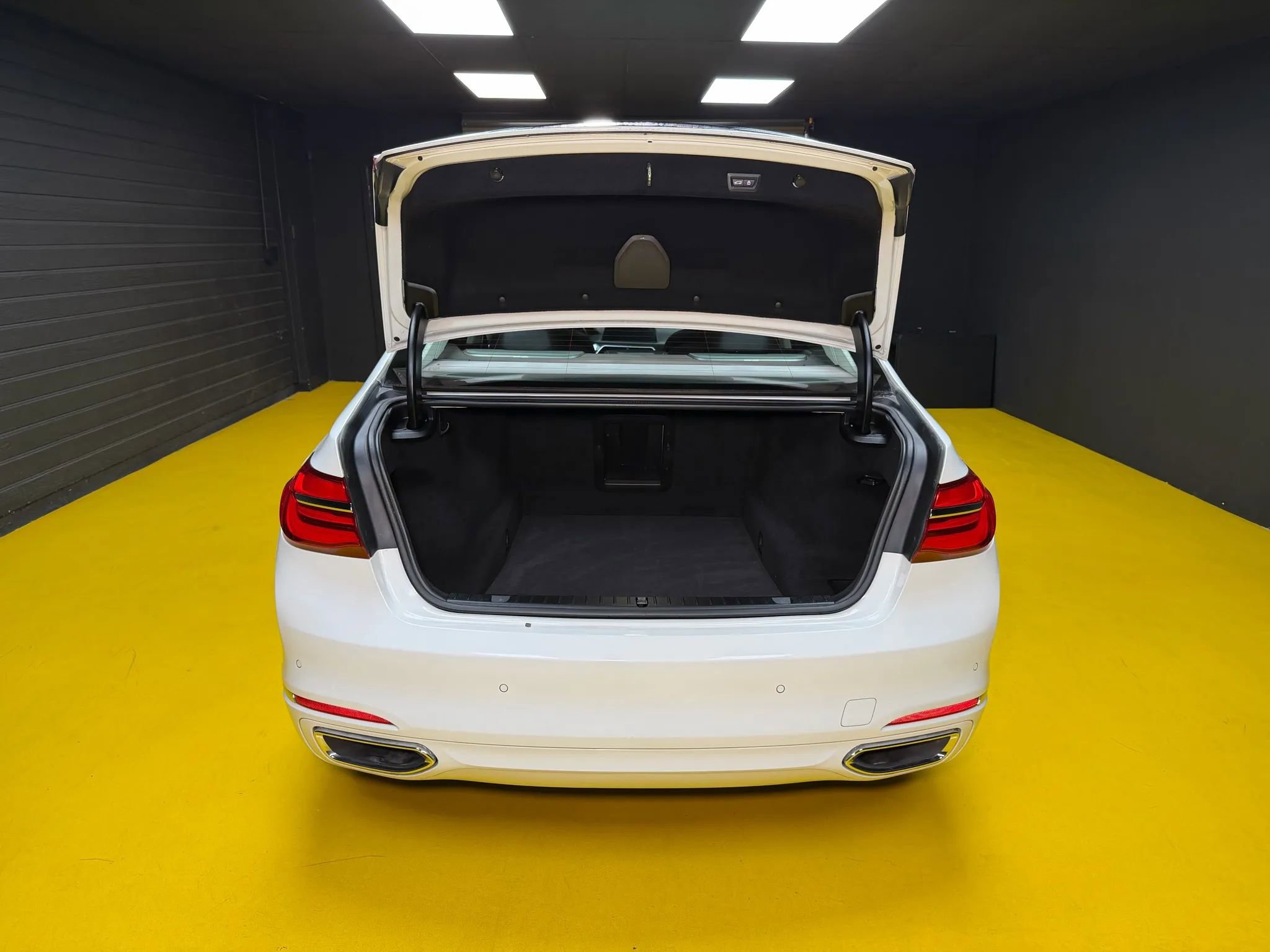 Used 2016 BMW 740i RWD image 11