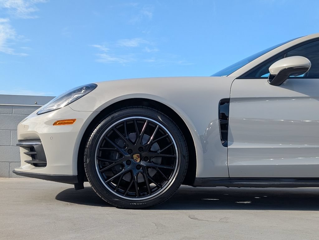 Certified 2019 Porsche Panamera image 9