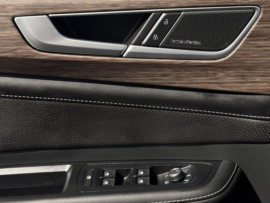 Used 2025 Volkswagen Atlas SEL Premium R-Line image 25