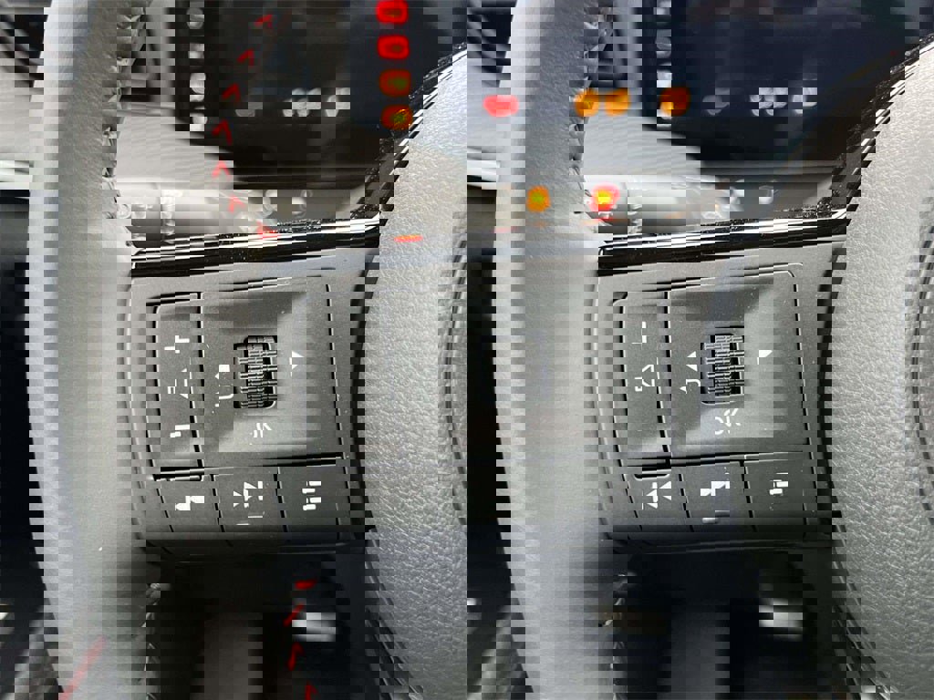 New 2026 Nissan Kicks SR w/ Cold Weather Package image 21