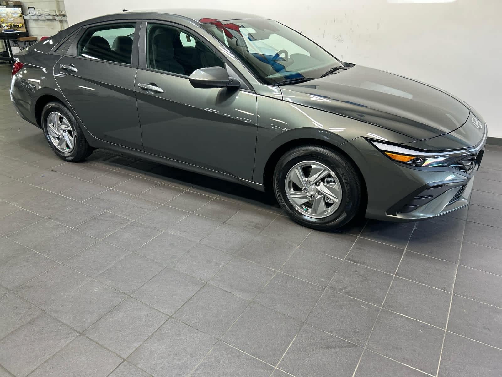 New 2026 Hyundai Elantra SE FWD image 2