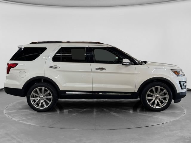 Used 2017 Ford Explorer Limited w/ Equipment Group 301A AWD/4WD image 2