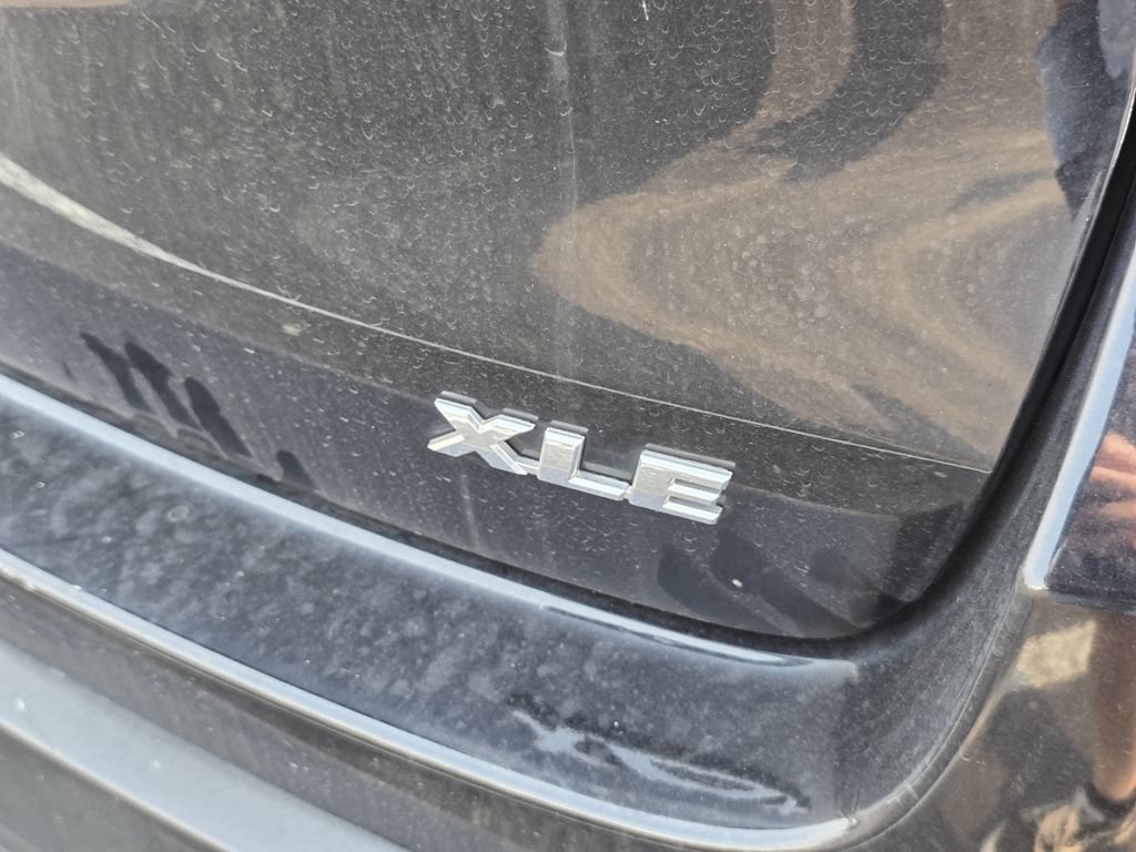 Used 2019 Toyota Highlander XLE FWD image 12
