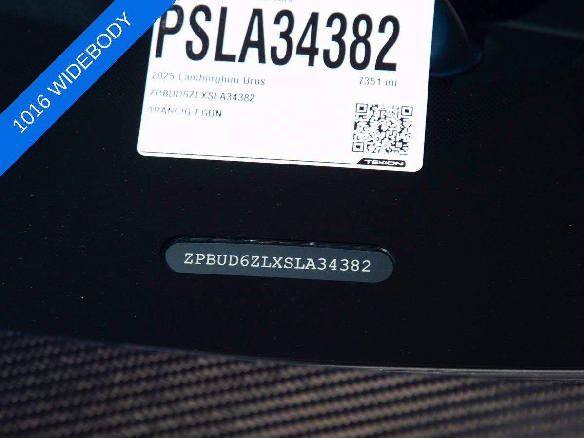Used 2025 Lamborghini Urus SE AWD/4WD image 36