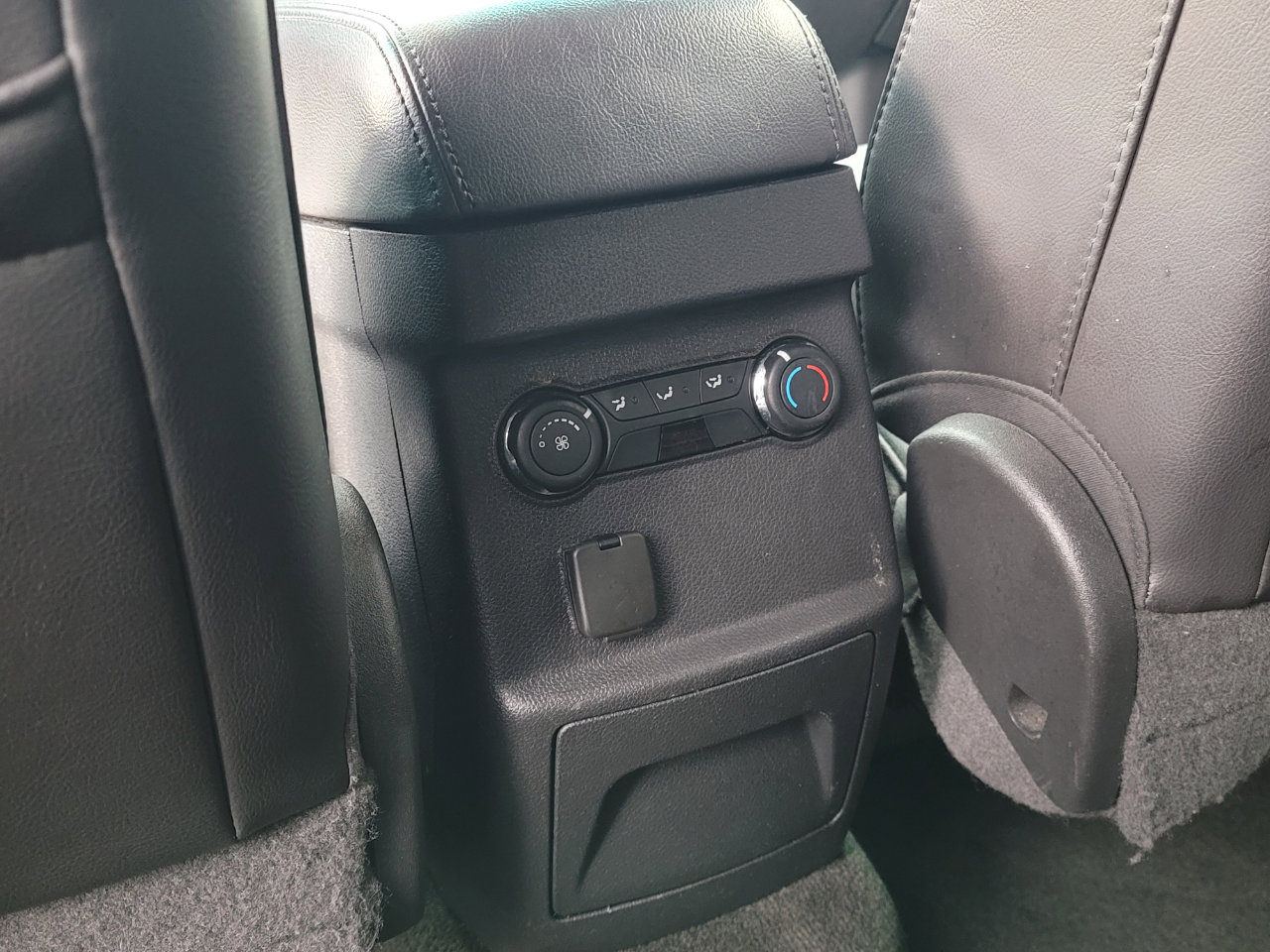 Used 2013 Ford Explorer XLT image 32