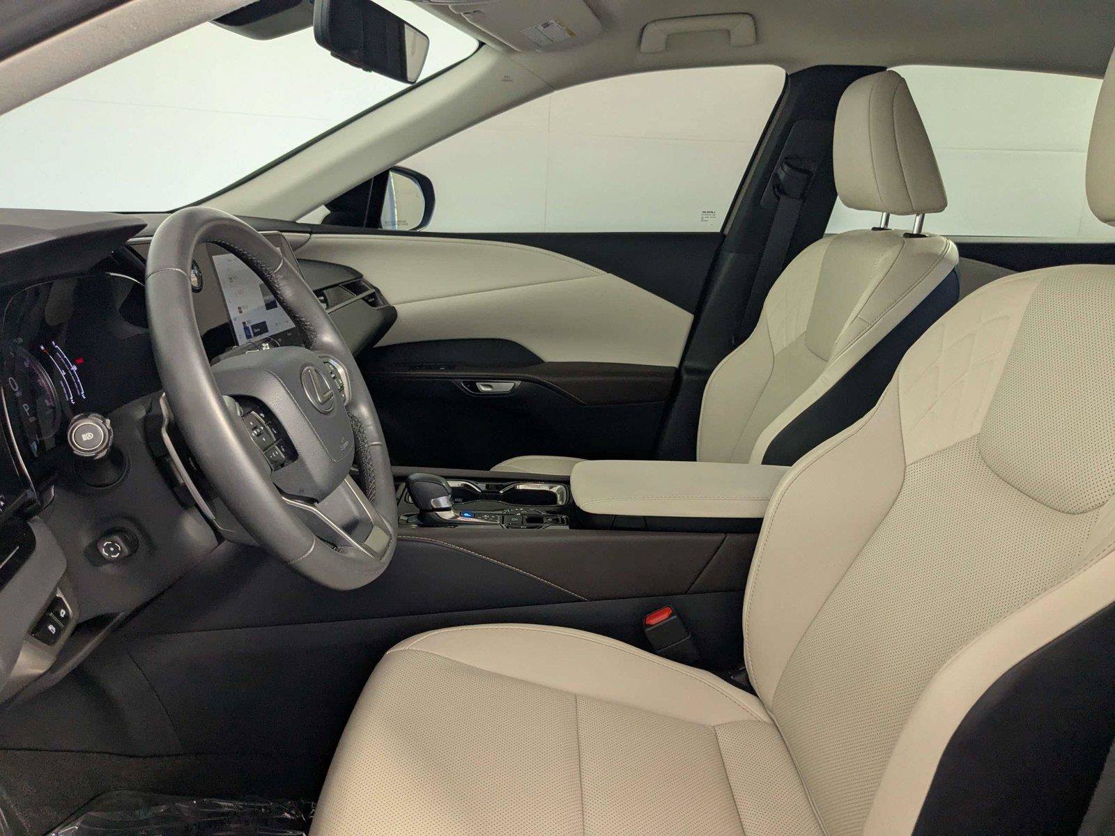Used 2024 Lexus RX 350 FWD w/ Technology Package image 11