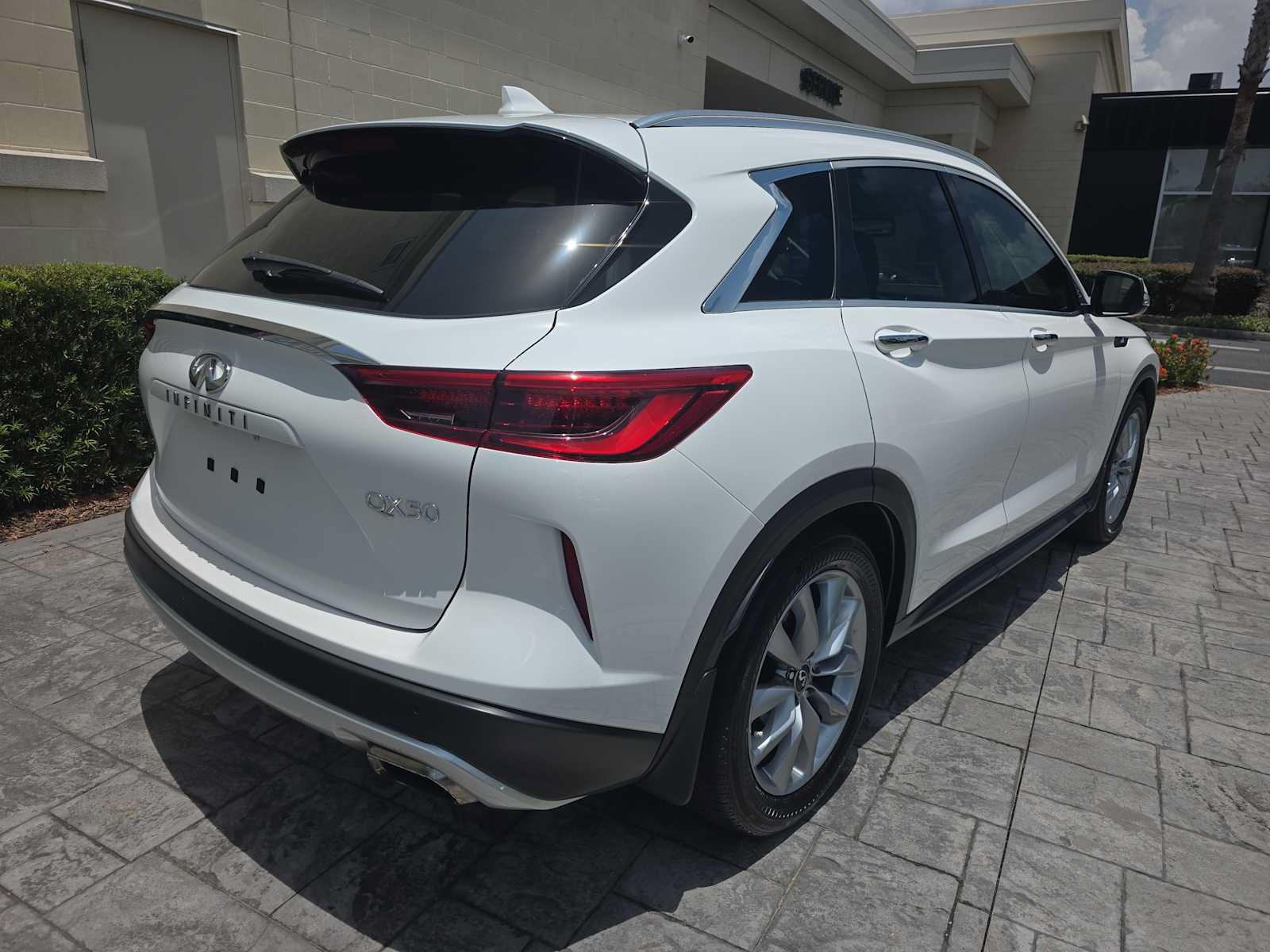 Used 2021 INFINITI QX50 Essential FWD image 3