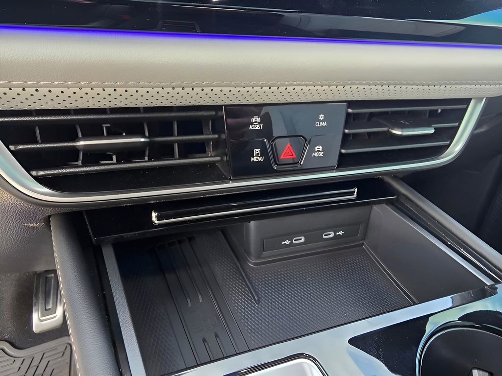 Used 2025 Volkswagen Atlas Cross Sport SEL Premium R-Line image 20