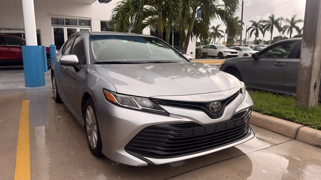 Used 2020 Toyota Camry LE FWD image 4